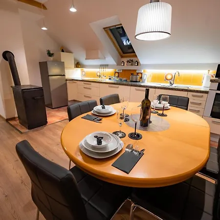 Apartma Vester - Large 3-bedroom Near Apartmán