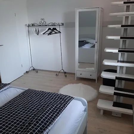 Apartma Vester - Large 3-bedroom Near Apartmán *