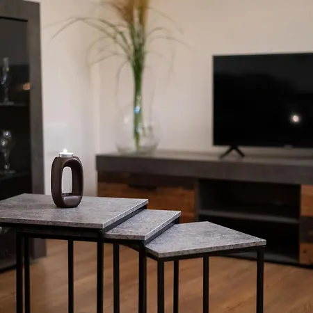 Apartma Vester - Large 3-bedroom Near Apartmán