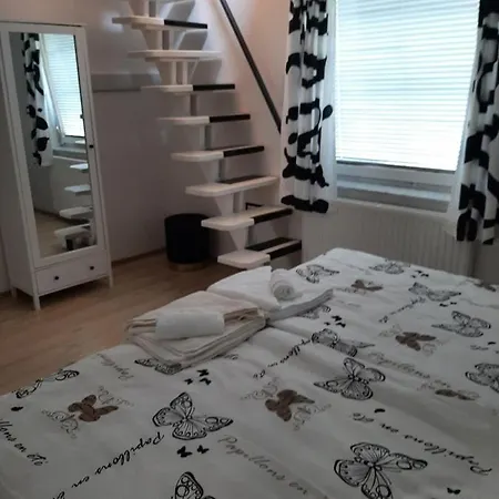 Apartma Vester - Large 3-bedroom Near Apartmán *
