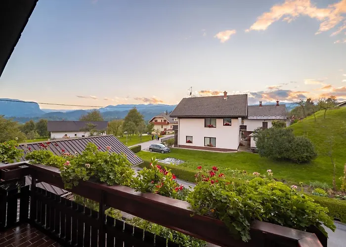 Apartma Vester - Large 3-bedroom Near Apartamento *