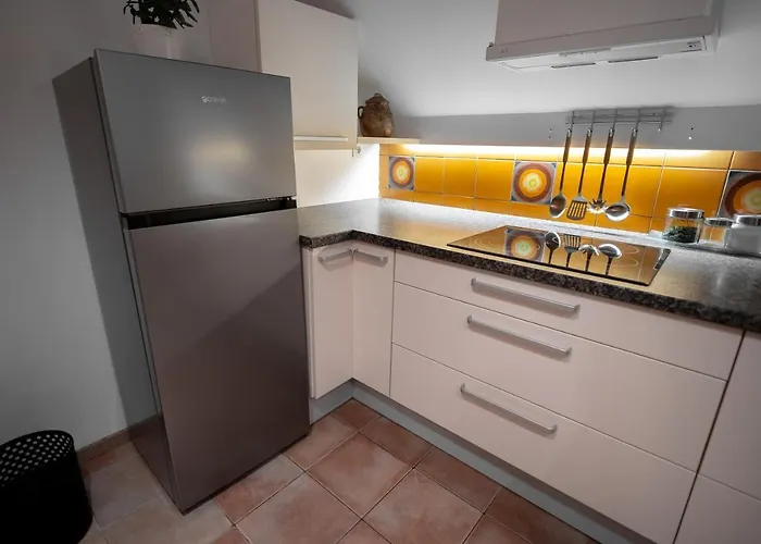 Apartma Vester - Large 3-bedroom Near Apartamento *