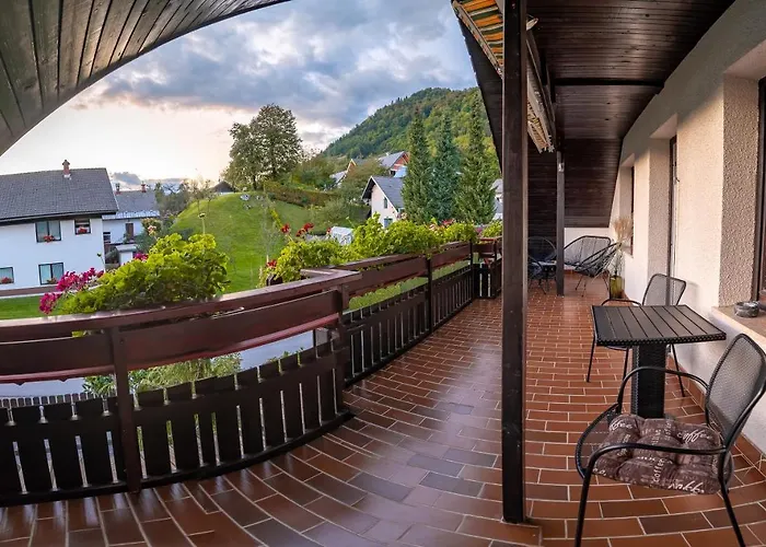 Apartma Vester - Large 3-bedroom Near Apartamento *