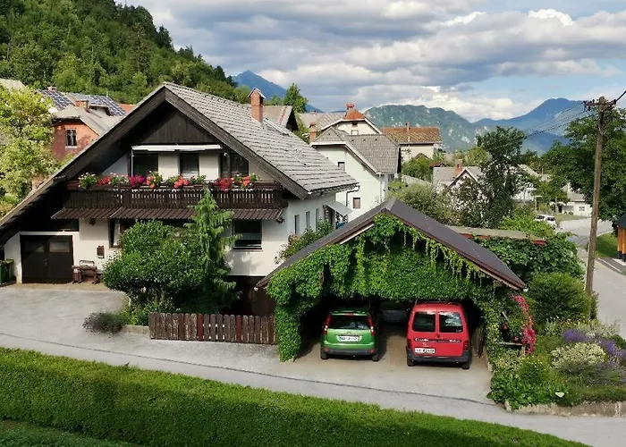 Apartma Vester - Large 3-bedroom Near Apartamento Bled