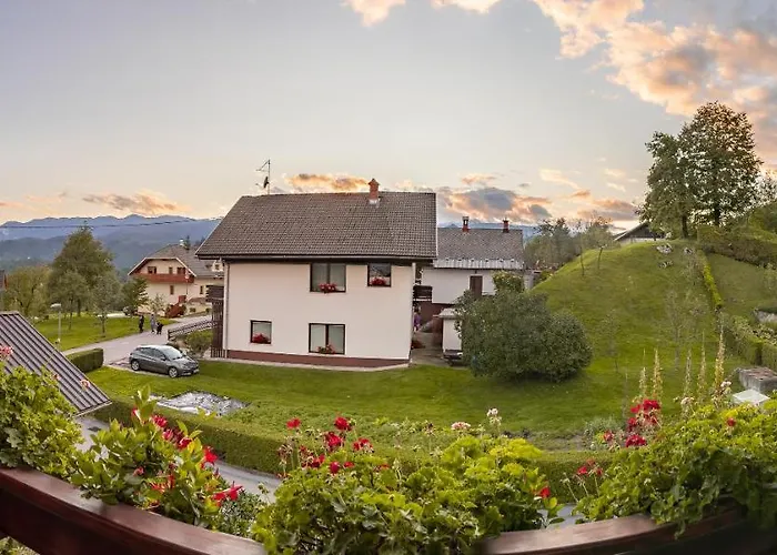 Apartma Vester - Large 3-bedroom Near