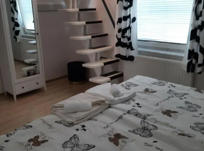 Apartma Vester - Large 3-bedroom Near Apartamento *