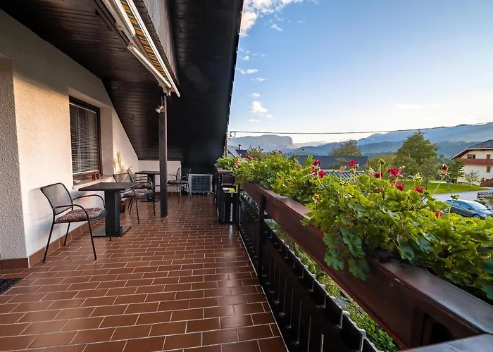 Apartma Vester - Large 3-bedroom Near Apartamento Bled